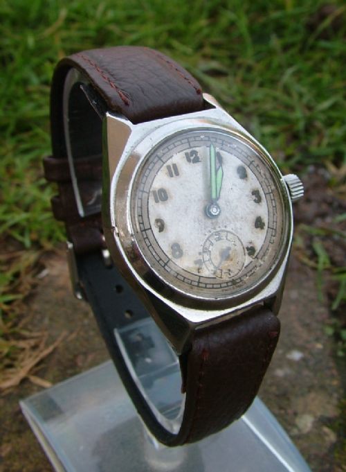 fig 1. Vintage 1940s Drott hand winding wrist watch