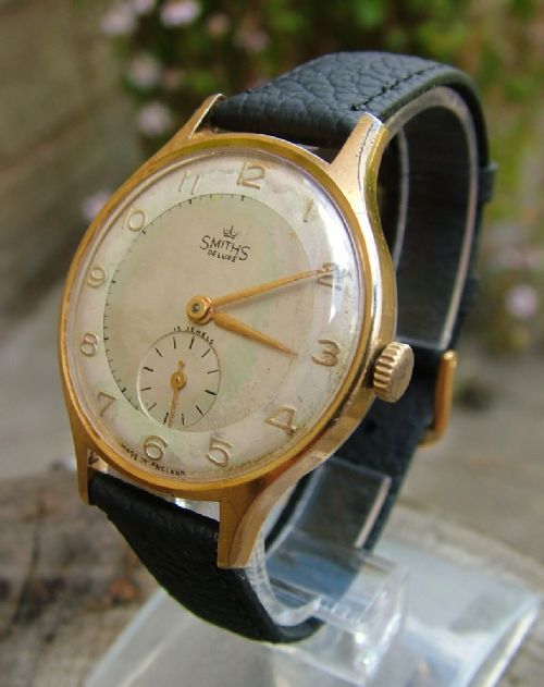 A Gents Good Sized 1950s Smiths De Luxe Watch