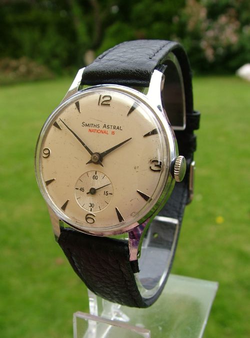A Vintage 1950s Gents Smiths Astral National 15 Wrist Watch.