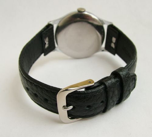fig 2. A vintage 1950s gents Smiths Astral National 15 wrist watch.