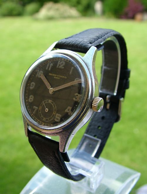 A Vintage 1940s Gents Record Hand Winding Wrist Watch.