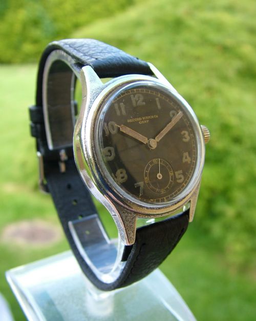 fig 1. A vintage 1940s gents Record hand winding wrist watch.