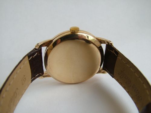 fig 3. Gents 1950s 9 carat gold Smiths De Luxe watch