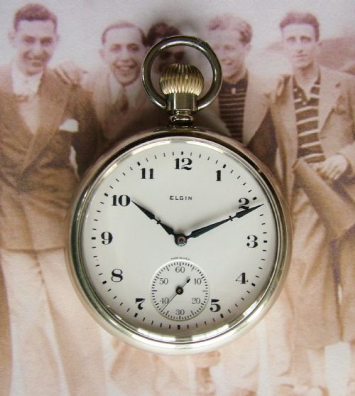 Vintage 1939 Elgin Stem Winding Pocket Watch.