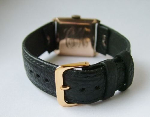 fig 2. A gents 9 carat gold wrist watch, 1927