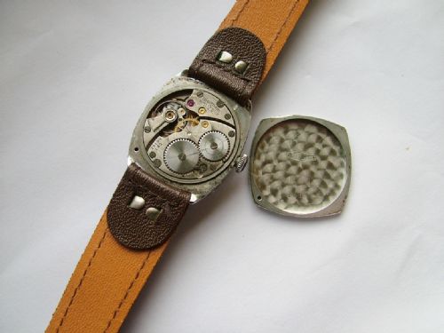 fig 2. Gents 1930s Waltham wrist watch