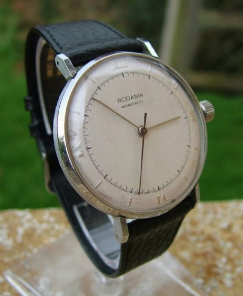 fig 1. A gents over-sized wrist watch