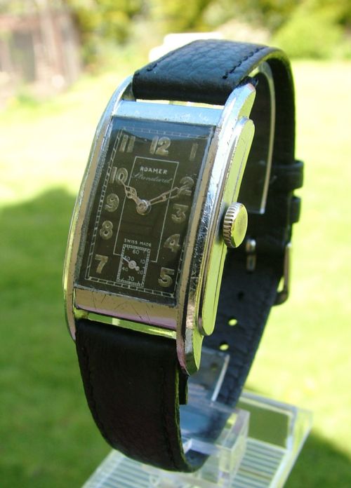 A 1940s Art Deco Roamer Standard Gents Wrist Watch.