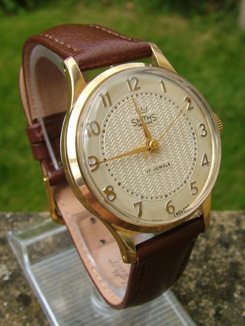 fig 1. Smiths De Luxe wrist watch, made in England