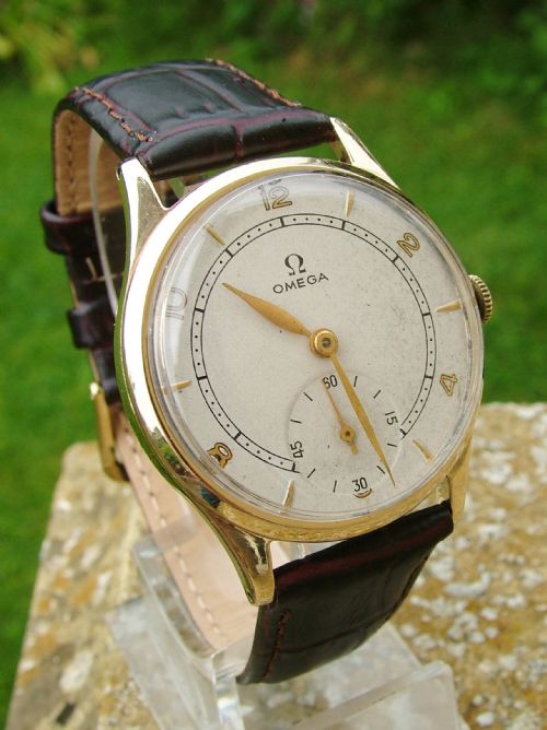 fig 1. A gents 1940s 9 carat gold Omega wrist watch