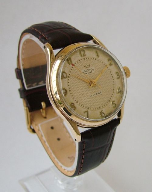 fig 1. Gents 9ct gold Smiths De Luxe watch, England