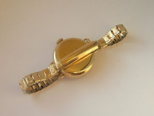 fig 3. A lady’s 9 carat gold wrist watch from J W Benson