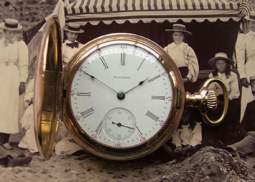 An Antique 1902 Waltham Full Hunter Pocket Watch.