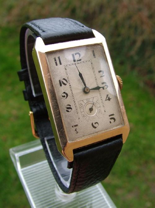 fig 1. A gents 9 carat gold Art Deco wrist watch, 1929