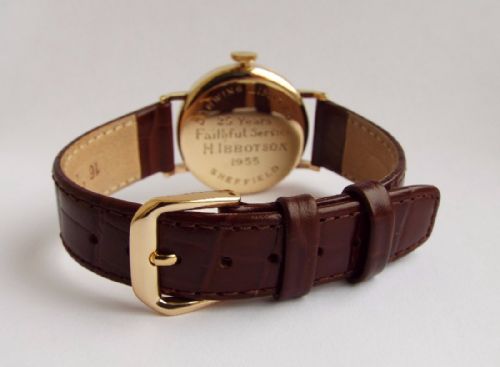 fig 1. Gents 1950s 9ct gold Smiths De Luxe wrist watch