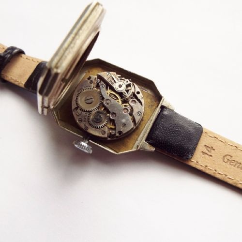 fig 2. A gents late 1930s Art Deco Driva wrist watch