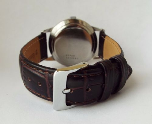 fig 4. A gents 1950s Universal Genève wrist watch
