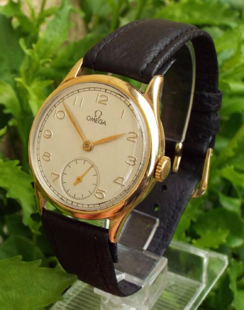 A Gents 1940s 9ct Gold Omega Wrist Watch