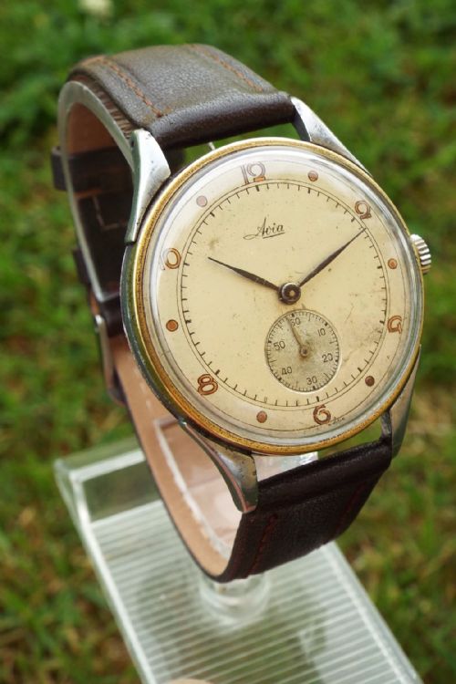 fig 1. Gents good-sized 1950s Avia wrist watch with box