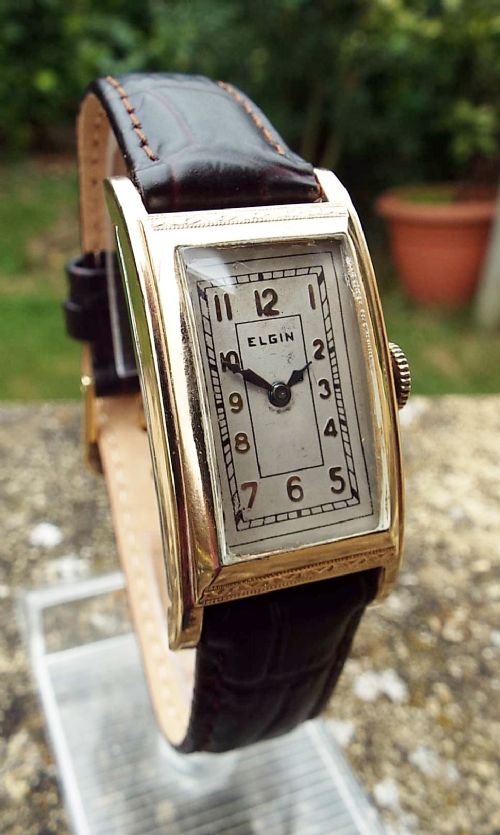 A Vintage Gents 1925 Elgin Curvex Wrist Watch.