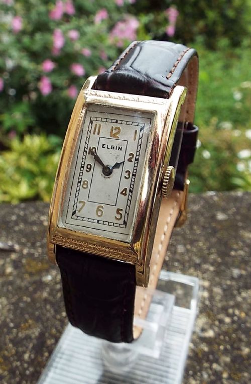 fig 1. A vintage Gents 1925 Elgin curvex wrist watch.