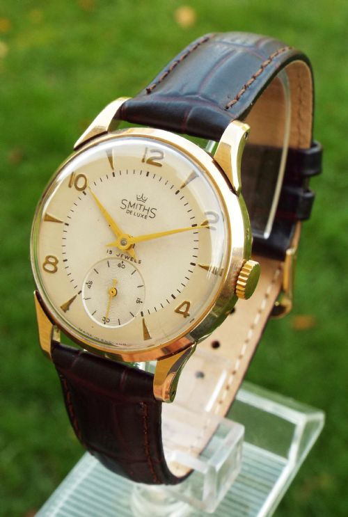 Gents 9ct Gold Smiths De Luxe Wristwatch, 1955