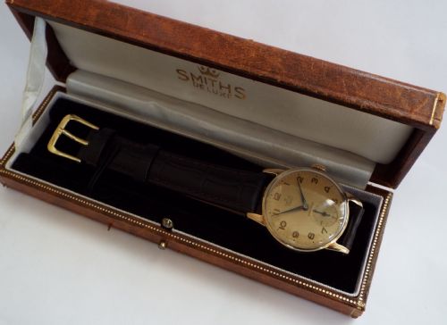 fig 1. Gents 9ct gold Sniths De Luxe watch, 1959, boxed