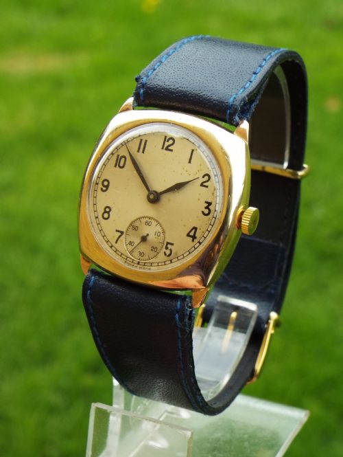 Gents 9ct Gold Cushion Cased Wrist Watch, 1940s