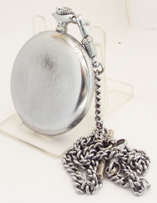 fig 1. A vintage 1930s Vertex pocket watch & chain.