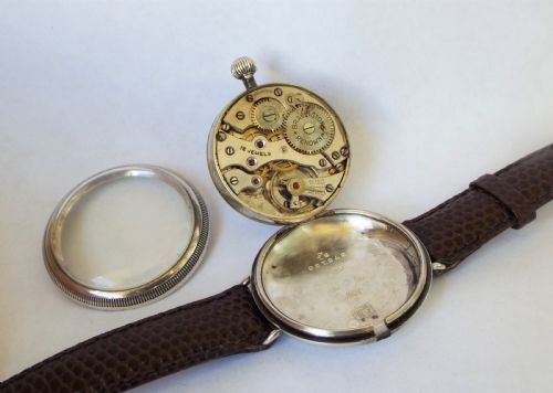 fig 2. Gents silver Bravingtons Renown wrist watch, 1929