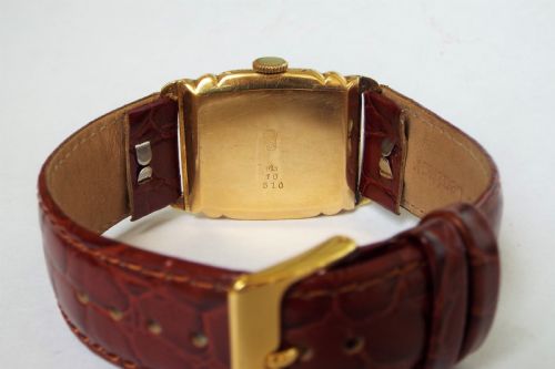 fig 2. Gents 18ct gold wrist watch, 1927