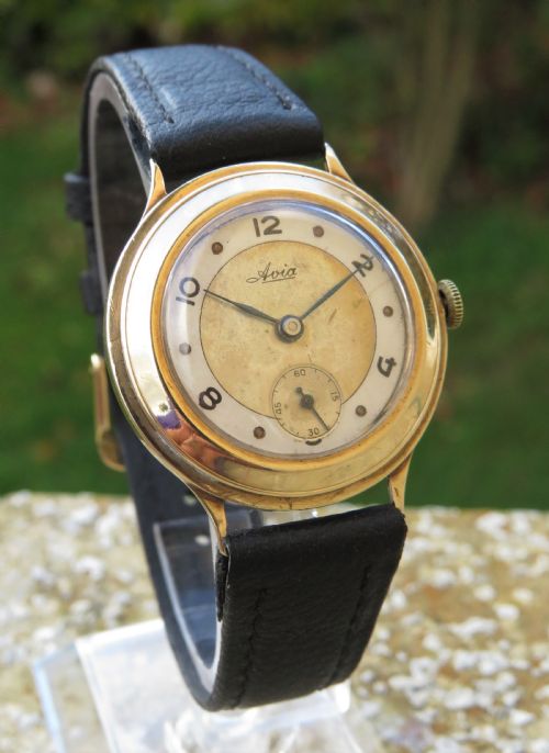 fig 1. Gents 9ct gold Avia wrist watch, 1945