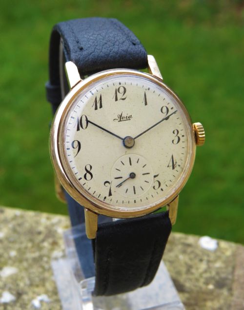 fig 1. Gents 9ct gold Avia wrist watch, 1946