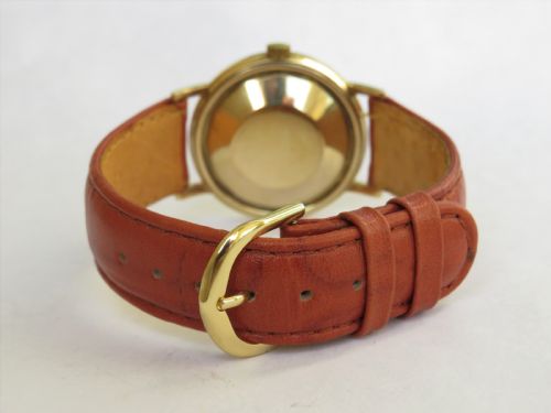 fig 2. Gents 14ct gold Doxa wrist watch