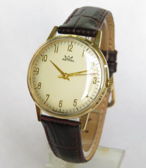 Gents 9ct Gold Smiths Astral Wrist Watch, 1969