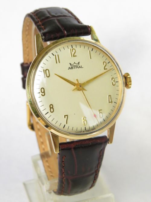 fig 1. Gents 9ct gold Smiths Astral wrist watch, 1969