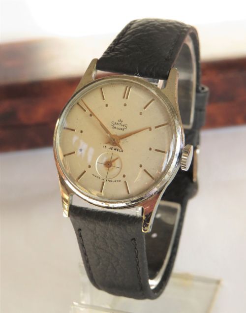 fig 1. 1950s mid-size Smiths De Luxe wrist watch, made in England