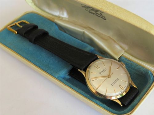 fig 1. Gents 9ct gold Accurist wrist watch, 1960