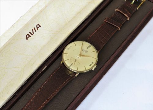 fig 1. Gents 1960s Avia 10006 wrist watch