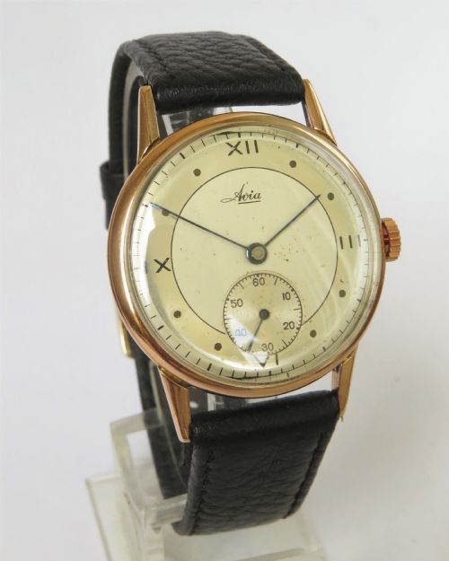fig 1. Gents 9ct gold Avia wrist watch, 1947
