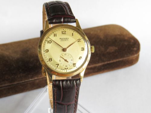 fig 1. Gents 9ct gold Rotary Maximus wristwatch, 1952
