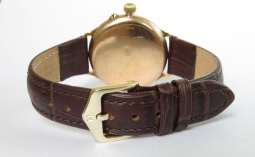 fig 3. Gents 9ct gold wrist watch, 1926