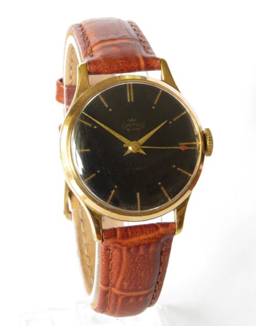 fig 1. Gents 1950s Smiths De Luxe wrist watch
