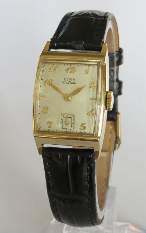 1942 Mid-size Elgin De Luxe Wrist Watch