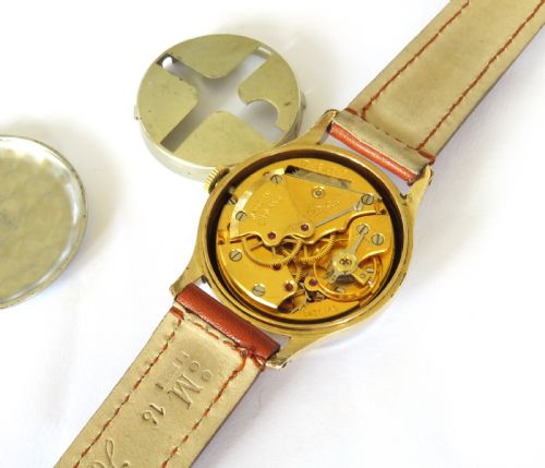 fig 2. Gents 1950s Smiths De Luxe wrist watch