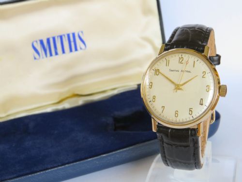 Gents 9ct Gold Smiths Astral Wrist Watch, 1965