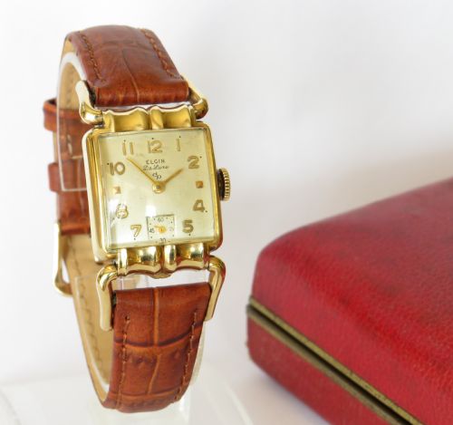 fig 1. Elgin De Luxe wrist watch, 1951