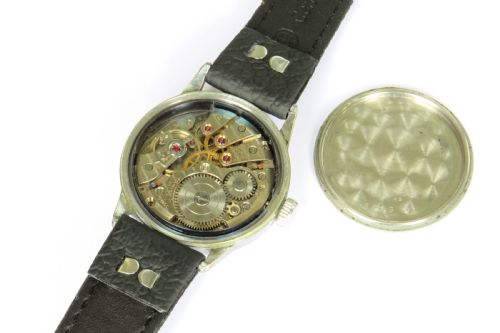 fig 1. A 1940s Roamer gents wristwatch featuring a round black dial with Arabic numerals, a sub-second dial at six oclock, a chrome-plated case, and a textured black leather strap.