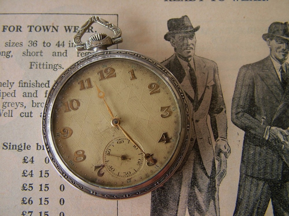 Vintage 1930s Art Deco stem-winding pocket watch