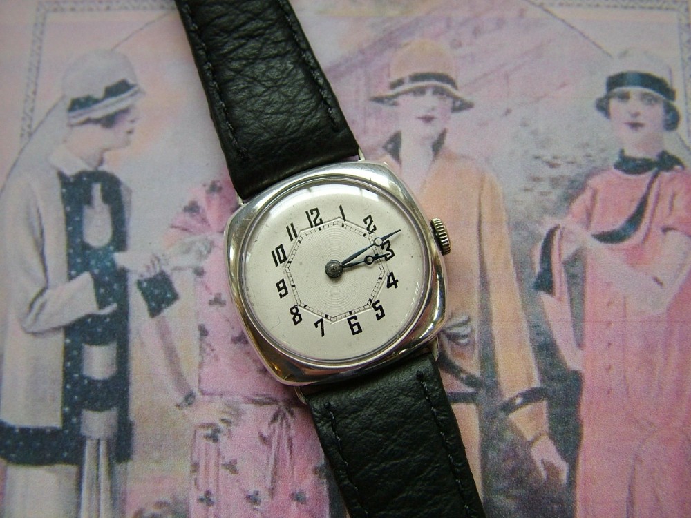 Ladies 1924 silver hand winding wrist watch